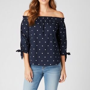 🌺Beautiful polka dot navy off shoulder blouse